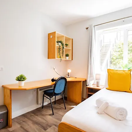82 - 3 Bed By Shortstays 아파트 골웨이