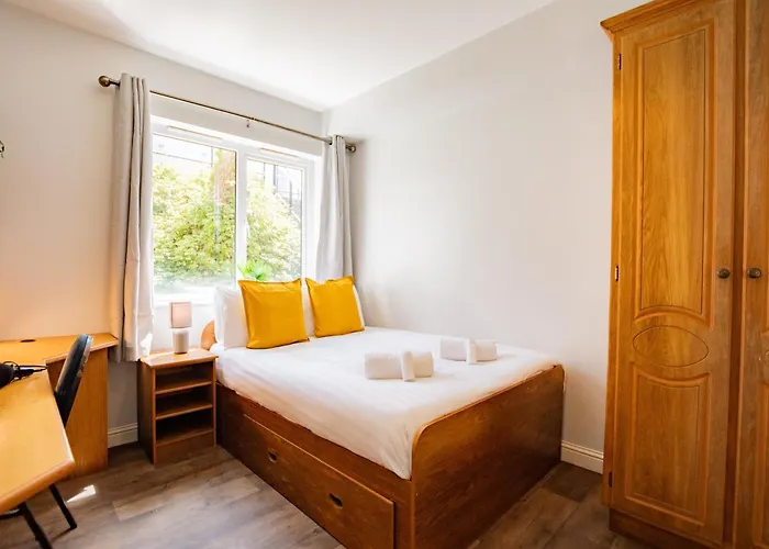 82 - 3 Bed By Shortstays *